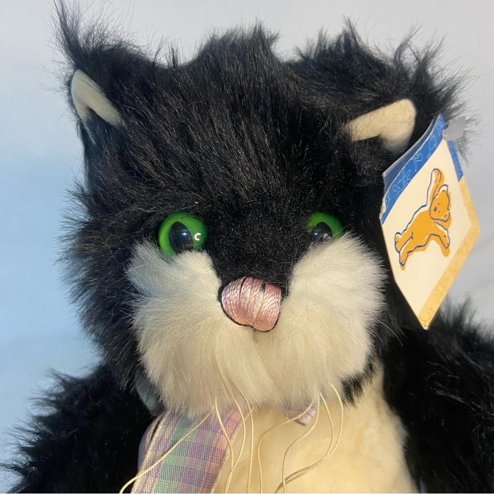 Vintage 1998 Mary Meyer Black & White Allie Cat NWT
Kitty cat with green eyes